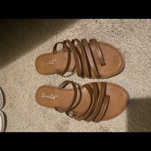 Brown sandles that show off your lovely toes